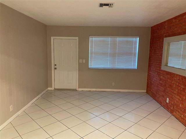 6152 SW 2nd St, Margate, FL 33068