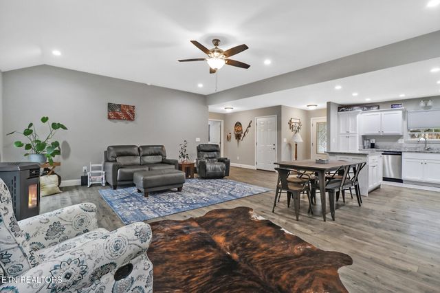 1095 Fuagte Rd, Evensville, TN 37332