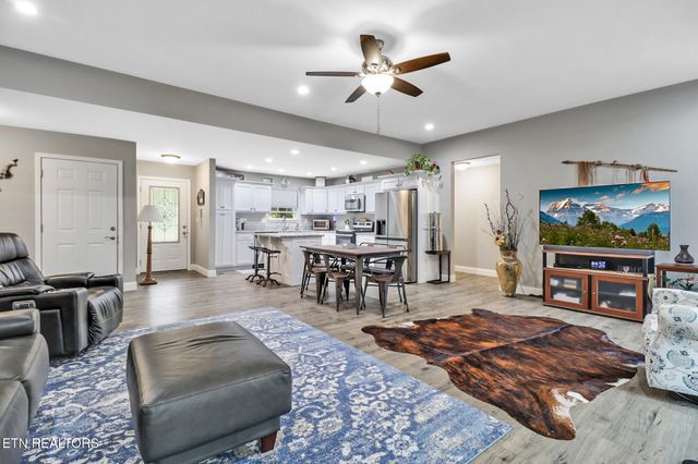 1095 Fuagte Rd, Evensville, TN 37332