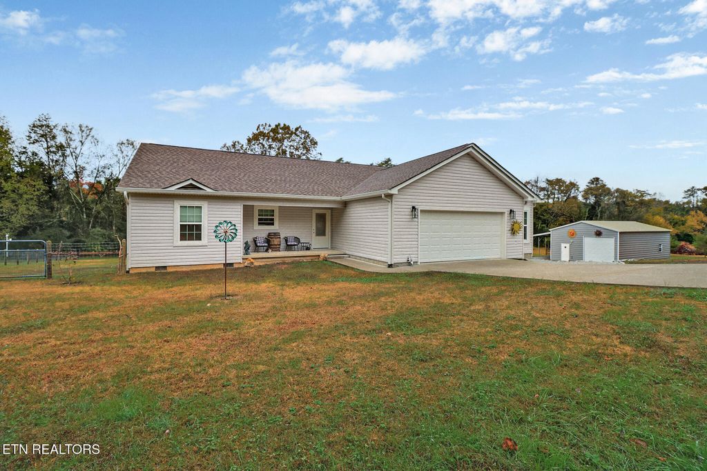 1095 Fuagte Rd, Evensville, TN 37332
