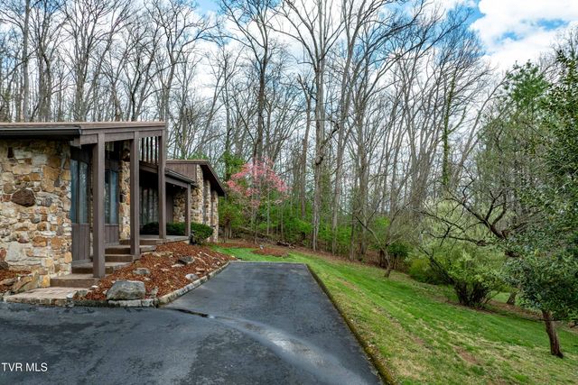 102 Tracy Lane, Bristol, TN 37620