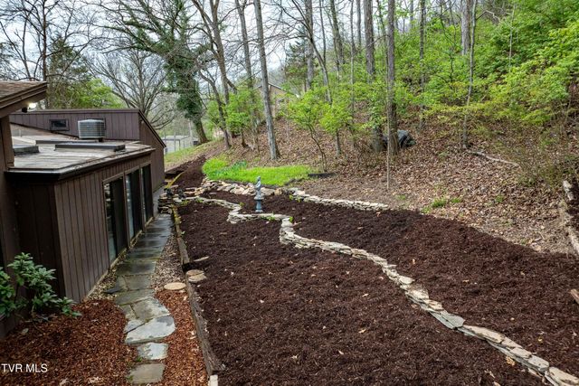 102 Tracy Lane, Bristol, TN 37620