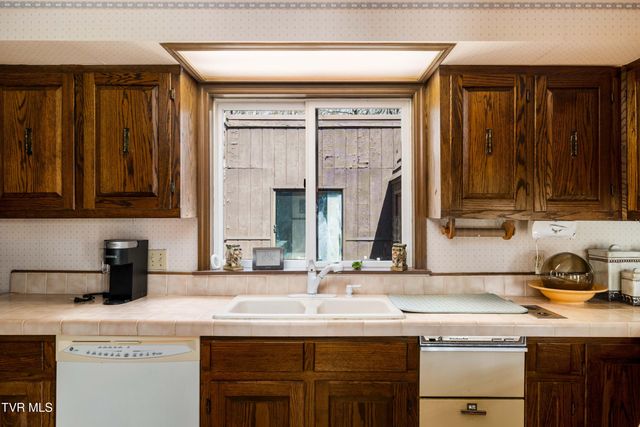 102 Tracy Lane, Bristol, TN 37620