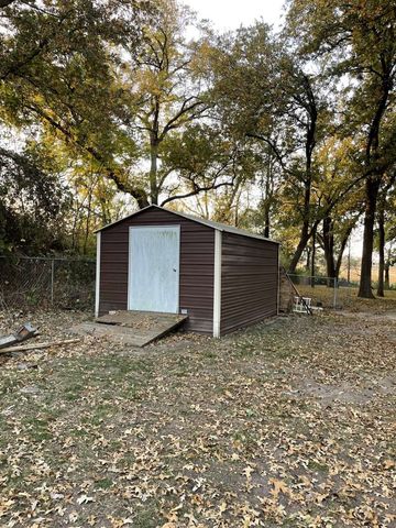 6243 Crest Lane, Oak Grove, TX 75142