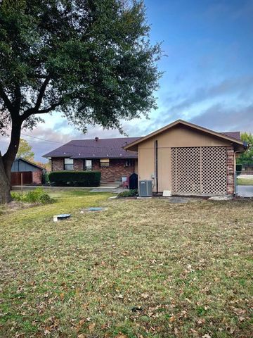 6243 Crest Lane, Oak Grove, TX 75142