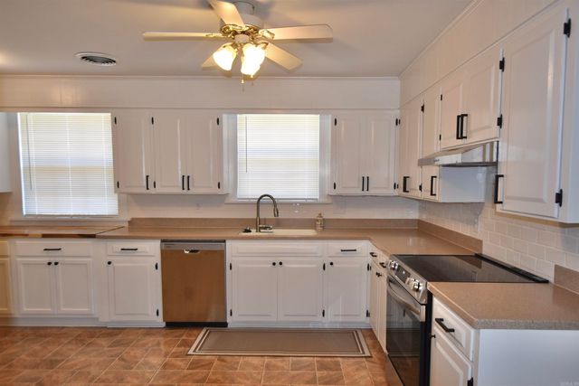 1117 Pine Bluff Street, Malvern, AR 72104