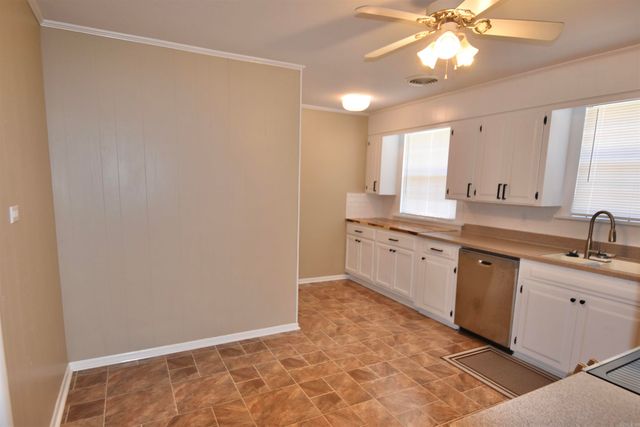 1117 Pine Bluff Street, Malvern, AR 72104
