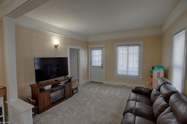 918 Vanderburgh Place, Port Huron, MI 48060