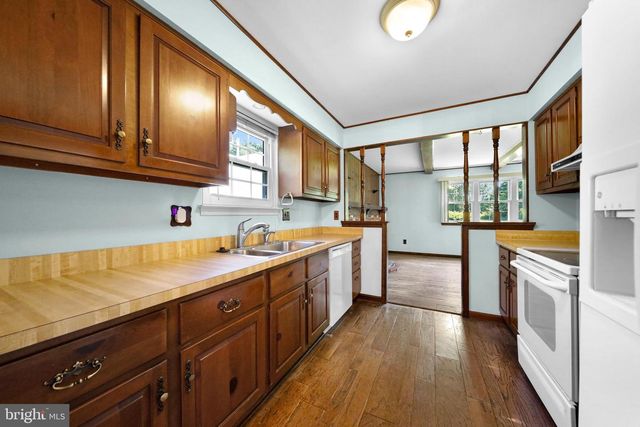 5 WESTWOOD CT, Medford, NJ 08055