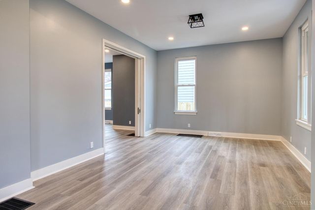 6107 Clephane Avenue, Cincinnati, OH 45227
