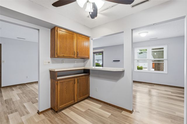 1240 49th Street 6, West Des Moines, IA 50266