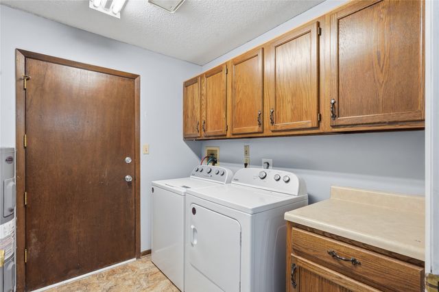 1240 49th Street 6, West Des Moines, IA 50266