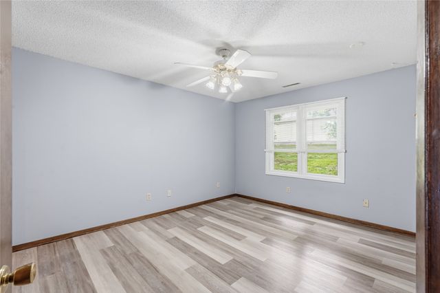 1240 49th Street 6, West Des Moines, IA 50266