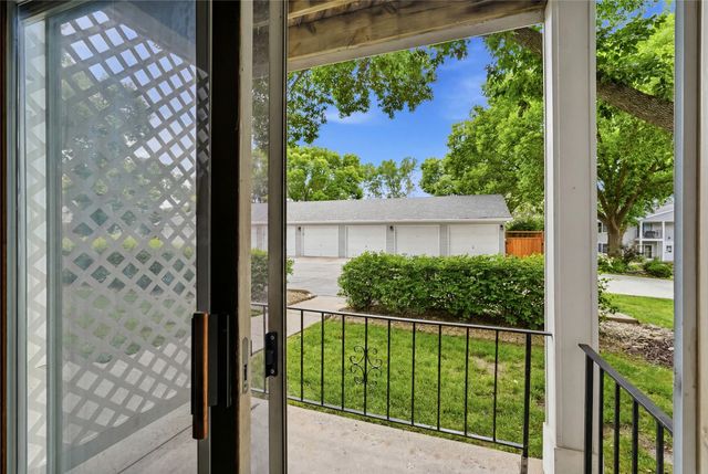 1240 49th Street 6, West Des Moines, IA 50266