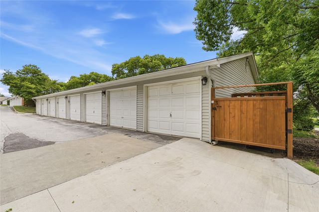 1240 49th Street 6, West Des Moines, IA 50266