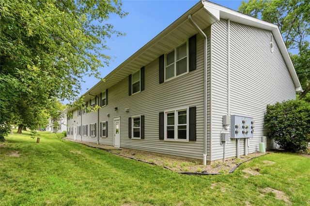 1240 49th Street 6, West Des Moines, IA 50266