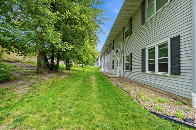 1240 49th Street 6, West Des Moines, IA 50266