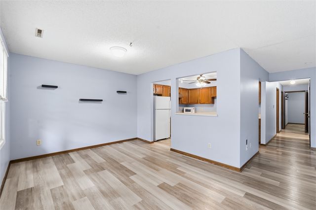 1240 49th Street 6, West Des Moines, IA 50266