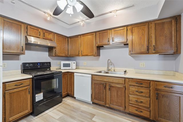 1240 49th Street 6, West Des Moines, IA 50266