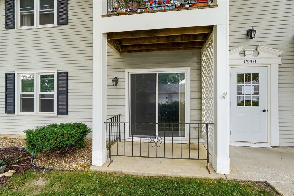1240 49th Street 6, West Des Moines, IA 50266