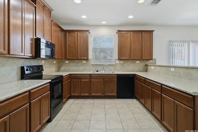 7121 Avery, Live Oak, TX 78233