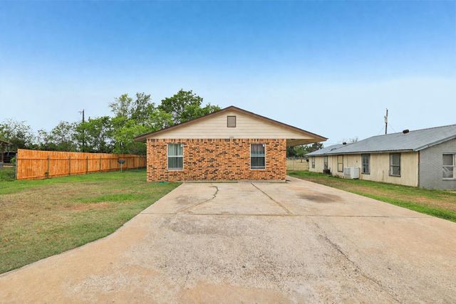 200 Monterrey ST A & B, Elgin, TX 78621