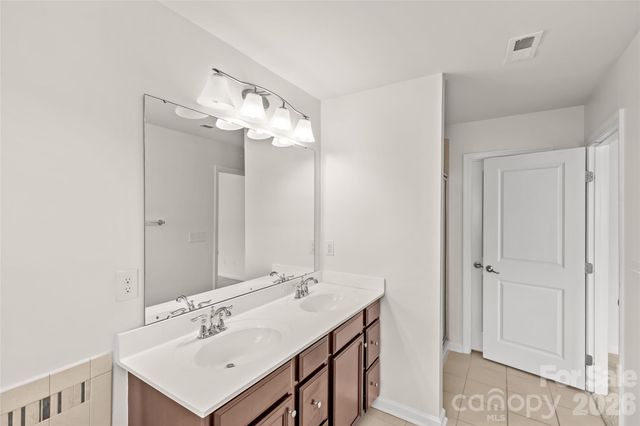 2435 Alyssa Lane, Charlotte, NC 28208
