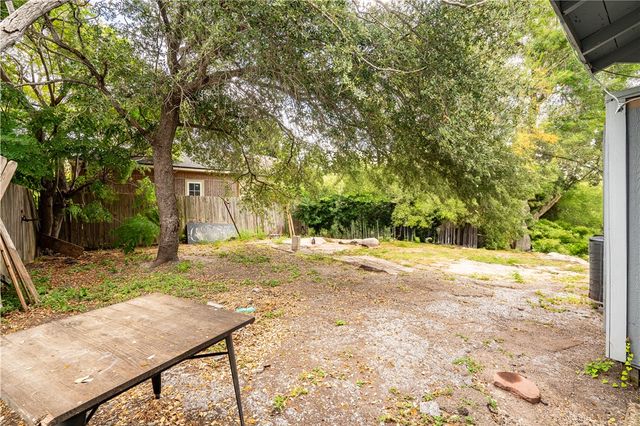 1216 Espinoza St, Corpus Christi, TX 78405