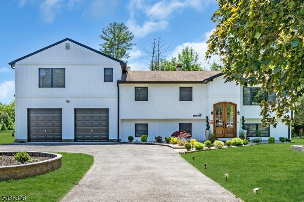 24 Bentley Rd, Monroe Twp., NJ 08831