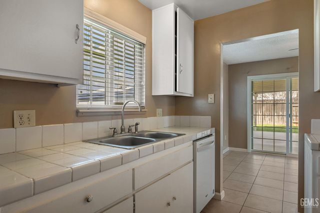 10908 Michele Avenue, Bakersfield, CA 93312