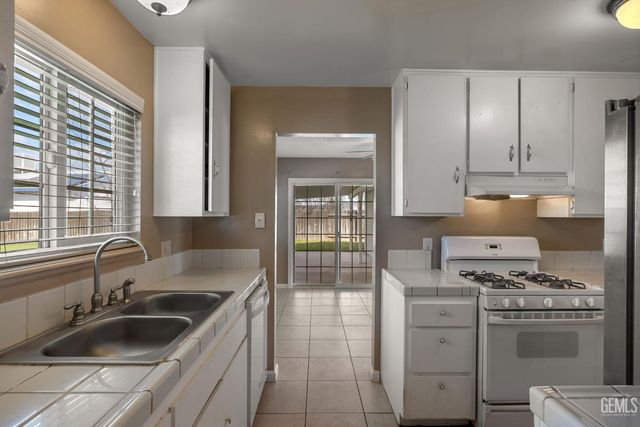 10908 Michele Avenue, Bakersfield, CA 93312