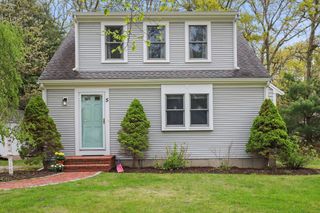 5 Deerfield Rd, Mashpee, MA 02649