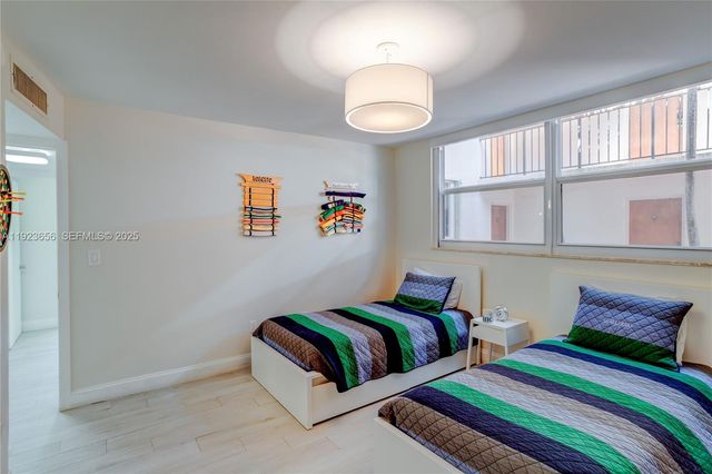 55 Ocean Lane Dr 2033, Key Biscayne, FL 33149