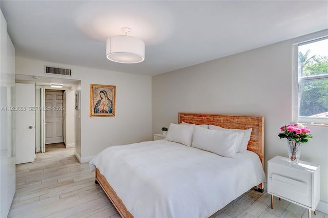 55 Ocean Lane Dr 2033, Key Biscayne, FL 33149