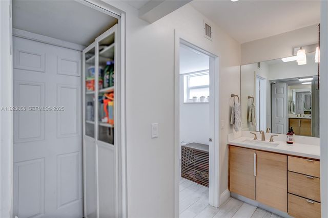 55 Ocean Lane Dr 2033, Key Biscayne, FL 33149