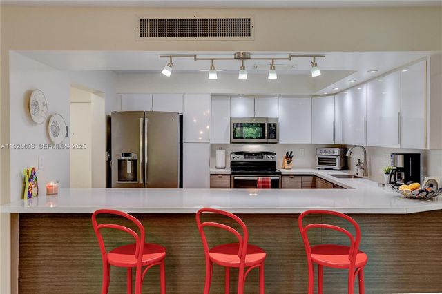 55 Ocean Lane Dr 2033, Key Biscayne, FL 33149