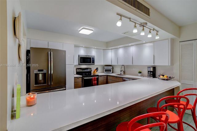 55 Ocean Lane Dr 2033, Key Biscayne, FL 33149