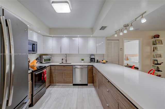 55 Ocean Lane Dr 2033, Key Biscayne, FL 33149