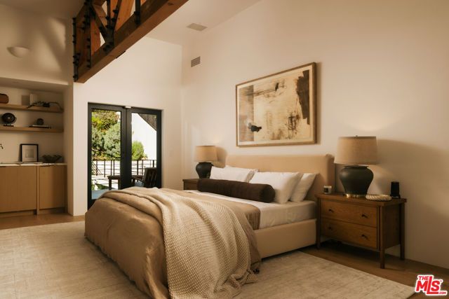 255 S Bentley Avenue, Los Angeles, CA 90049