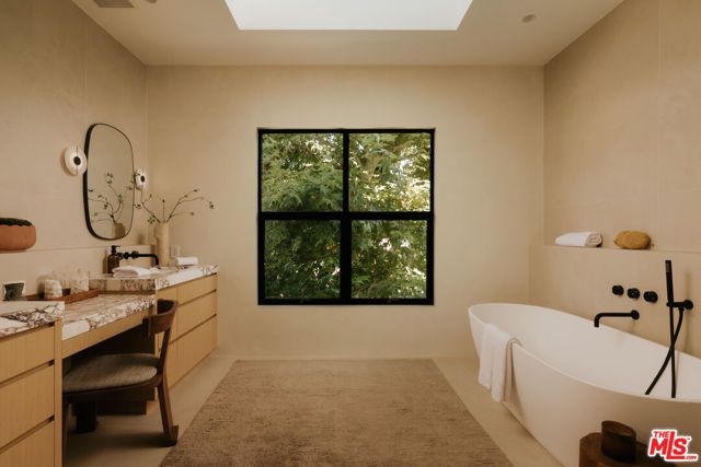 255 S Bentley Avenue, Los Angeles, CA 90049