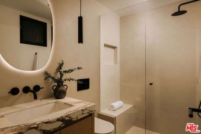 255 S Bentley Avenue, Los Angeles, CA 90049