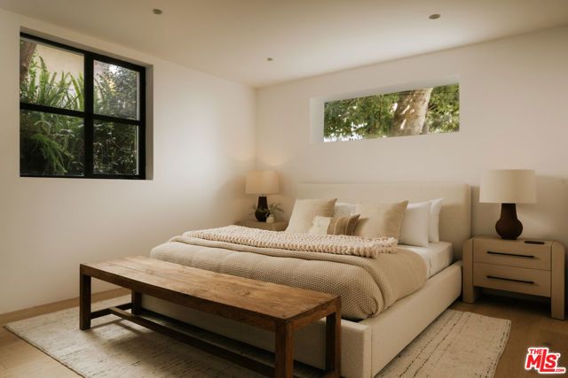 255 S Bentley Avenue, Los Angeles, CA 90049