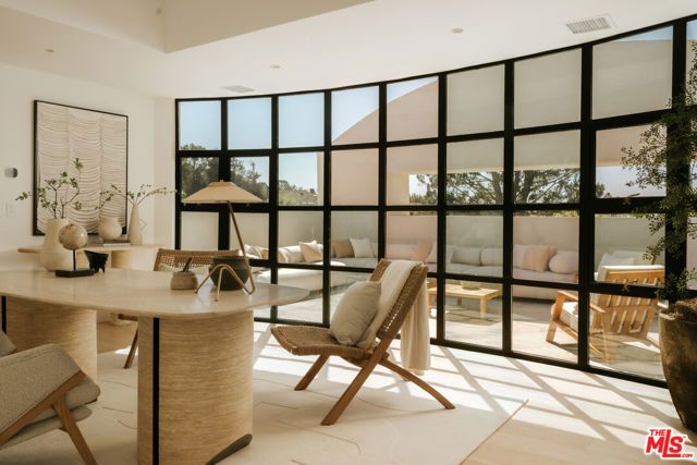 255 S Bentley Avenue, Los Angeles, CA 90049