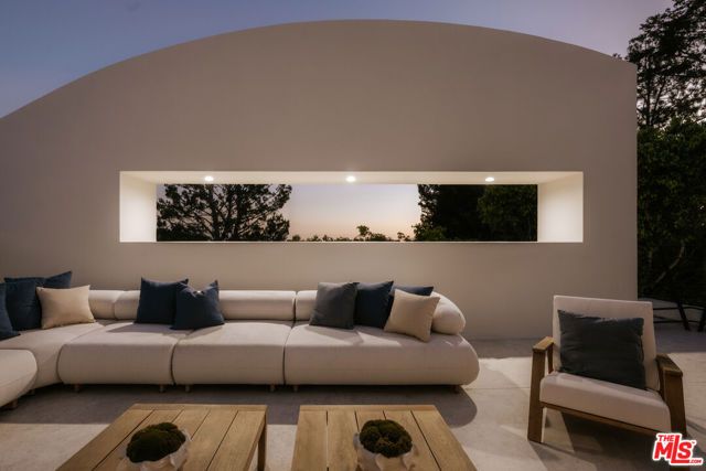 255 S Bentley Avenue, Los Angeles, CA 90049