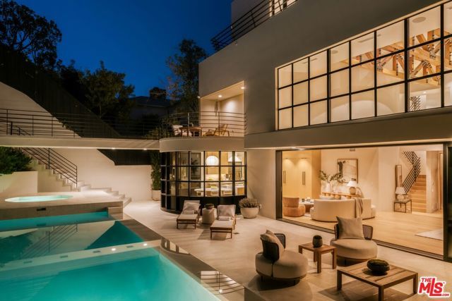 255 S Bentley Avenue, Los Angeles, CA 90049