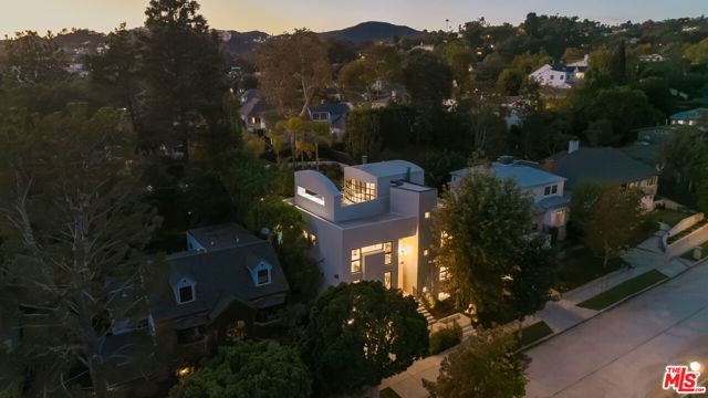 255 S Bentley Avenue, Los Angeles, CA 90049