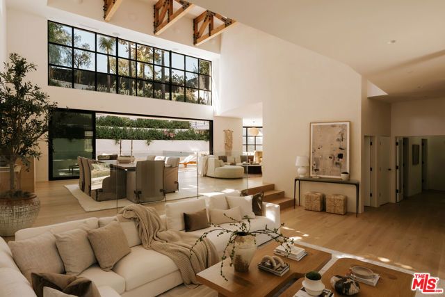 255 S Bentley Avenue, Los Angeles, CA 90049