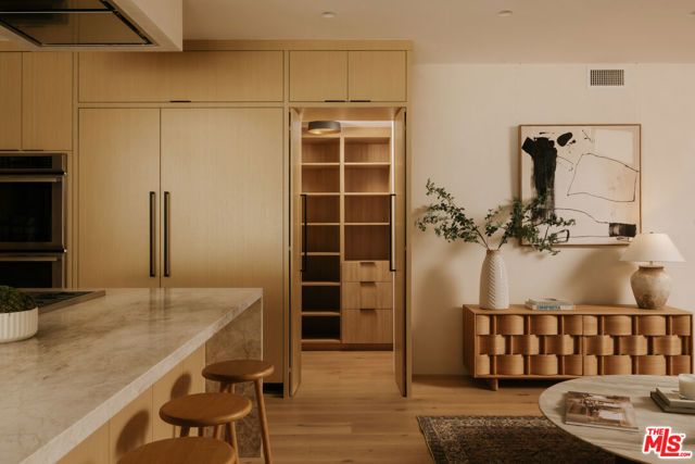 255 S Bentley Avenue, Los Angeles, CA 90049