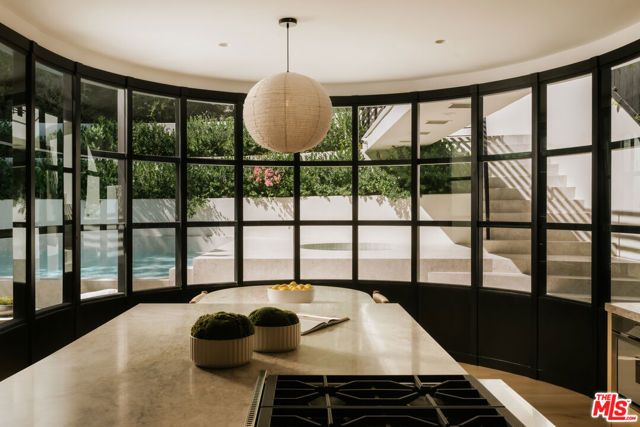 255 S Bentley Avenue, Los Angeles, CA 90049