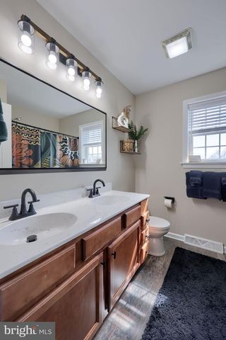 125 NOLAN DR, York, PA 17404